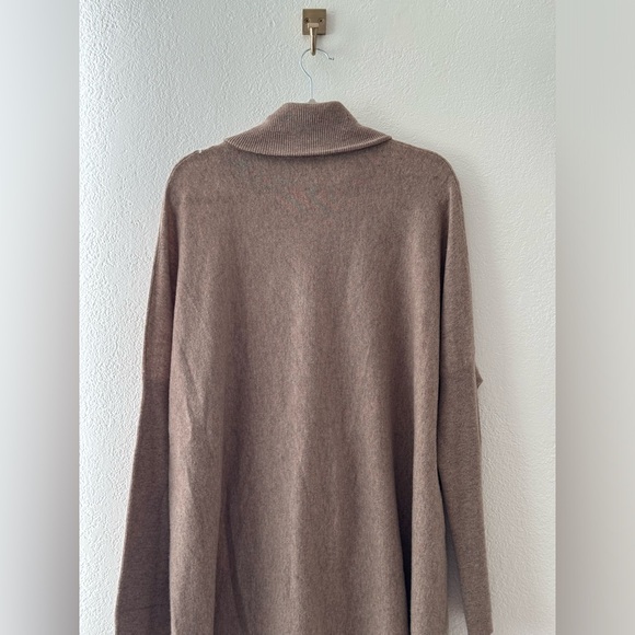 Garnet Hill Tan Cashmere Wool Oversized Kangaroo Pocket Turtleneck Sweater M - Picture 11 of 16